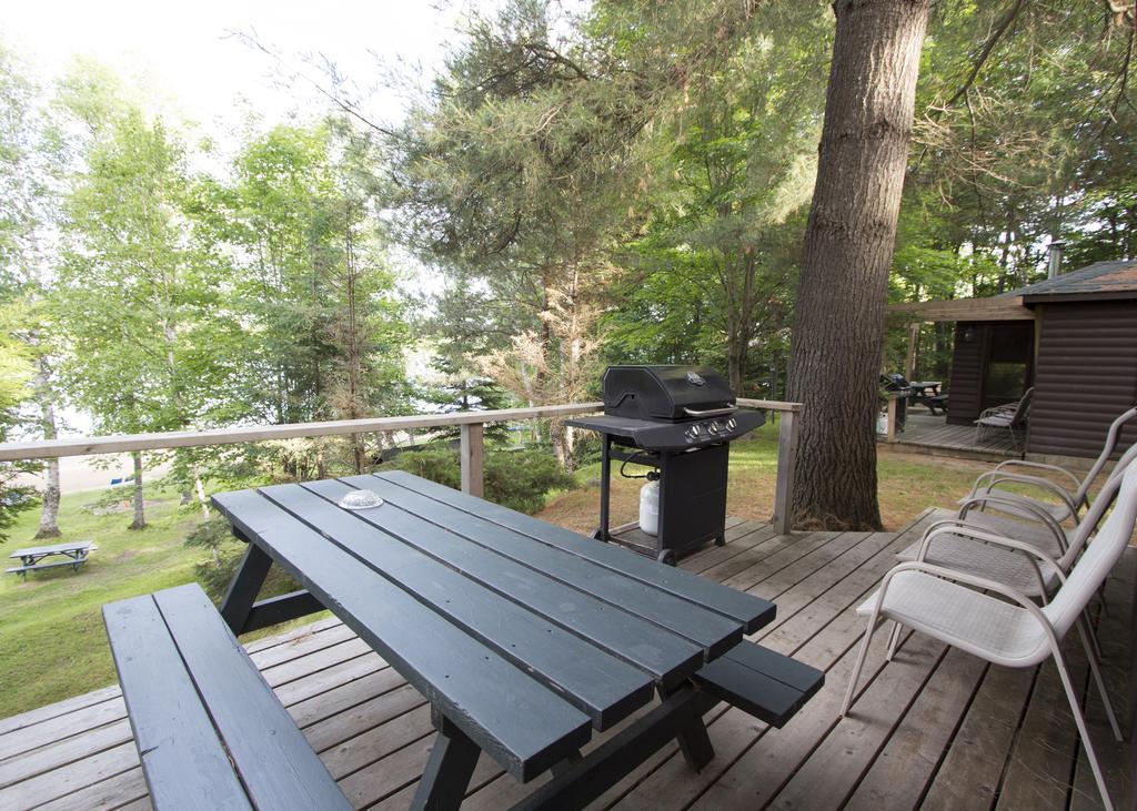 The Pines Cottage Resort Oxtongue Lake Exterior foto