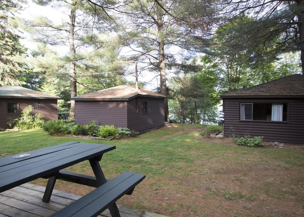 The Pines Cottage Resort Oxtongue Lake Exterior foto