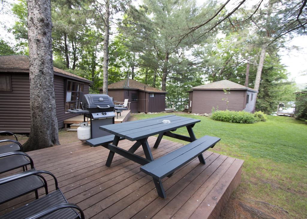 The Pines Cottage Resort Oxtongue Lake Exterior foto