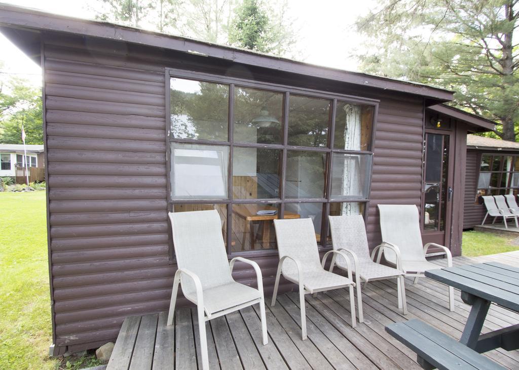 The Pines Cottage Resort Oxtongue Lake Exterior foto