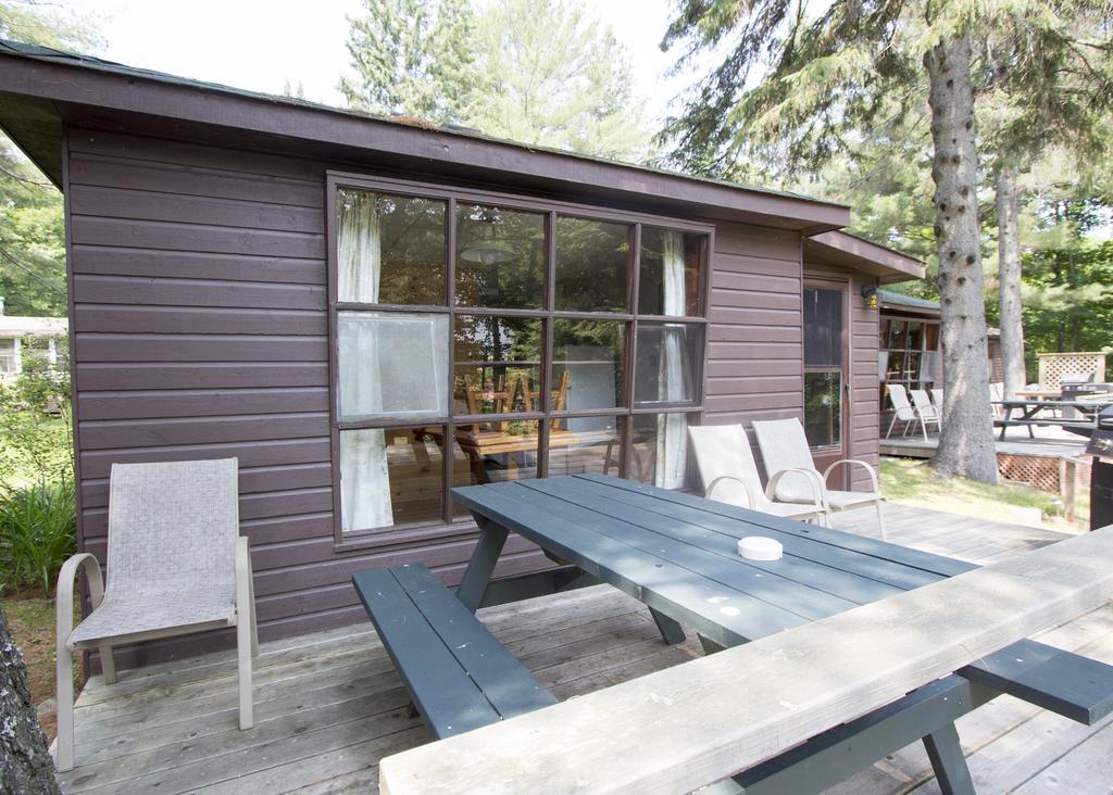 The Pines Cottage Resort Oxtongue Lake Exterior foto