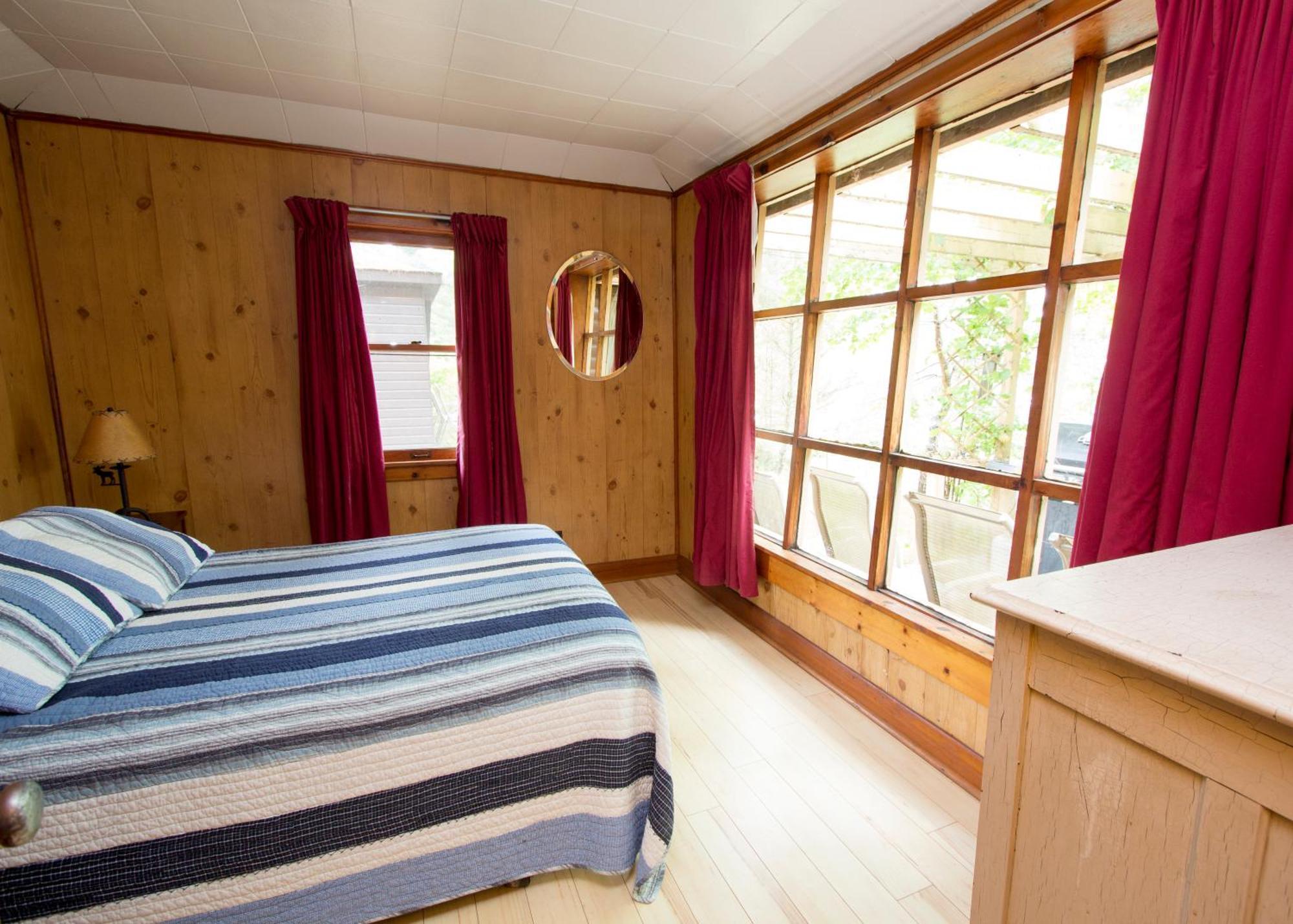 The Pines Cottage Resort Oxtongue Lake Exterior foto